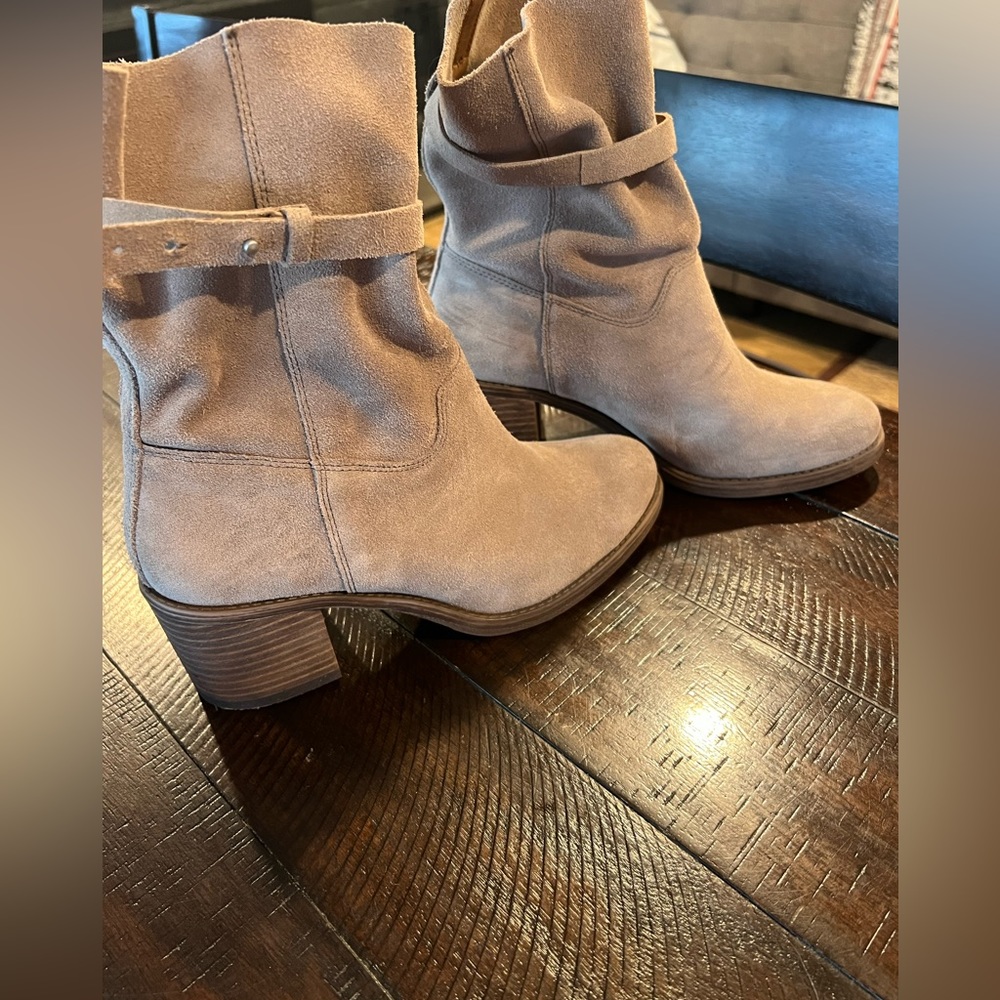 Lucky Brand suede slouchy ankle boot. Sz 9.5